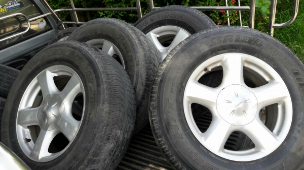 ล้อเดิม ดีแม็กขอบ17แถมยางปี12