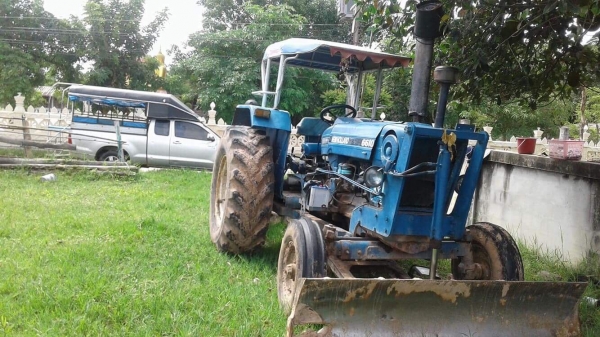 ขายรถไถFORD6600 โทร.0883101981,0895742717 ขายรถไถFORD6600 โทร.0883101981,0895742717