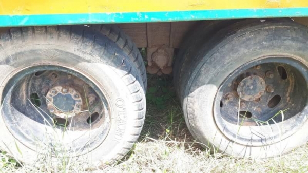 ขาย 200,000 รถบรรทุกรถเกี่ยวข้าวสิบล้อ ISUZU หน้ายาว 1 เพลา หัวดี ยางดี คัชซีสวย รถพร้อมใช้ รถอยู่ ยโสธร 090-772-3710 090-772-3708