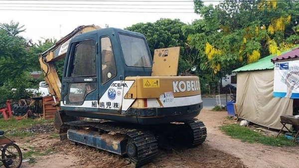 ขาย 535,000 KOBELCO sk 60-3 สภาพเก่านอก เอกสารอินวอยทร์ ไฟฟ้าครบ เครื่องดี ปั้มแรง เอวแน่น ช่วงล่างเต็ม รถสวยพร้อมใช้ รถอยู่ ยโสธร 090-772-3710 090-772-3708