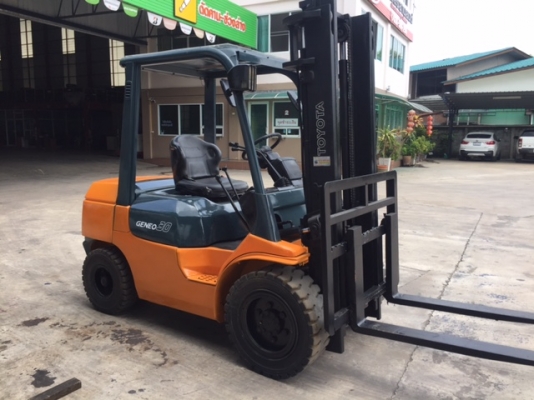 ขายโฟล์คลิฟท์  รถยก TOYOTA โตโยต้า 7FD30 3ตัน-รุ่น7  เครื่องยนต์ดีเซล2Z เสายกสูงสุด3เมตร ใช้งานน้อย สภาพพร้อมใช้