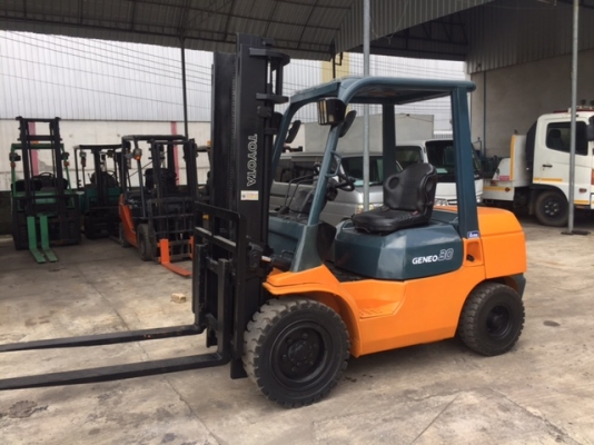 ขายโฟล์คลิฟท์  รถยก TOYOTA โตโยต้า 7FD30 3ตัน-รุ่น7  เครื่องยนต์ดีเซล2Z เสายกสูงสุด3เมตร ใช้งานน้อย สภาพพร้อมใช้