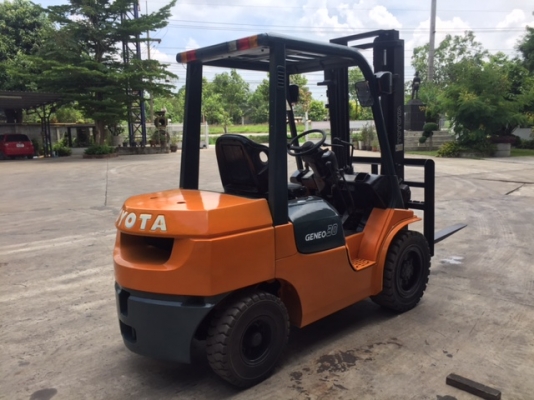 ขายโฟล์คลิฟท์  รถยก TOYOTA โตโยต้า 7FD30 3ตัน-รุ่น7  เครื่องยนต์ดีเซล2Z เสายกสูงสุด3เมตร ใช้งานน้อย สภาพพร้อมใช้