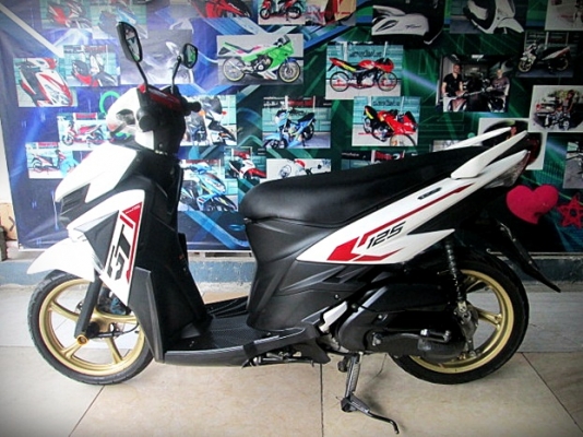 gt125 2015 สีขาวแดง มาพร้อมแมกซ์สืทองสวย 27900 gt125 2015 สีขาวแดง มาพร้อมแมกซ์สืทองสวย 27900