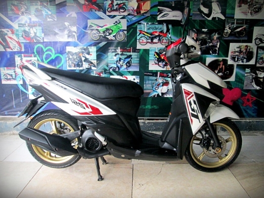 gt125 2015 สีขาวแดง มาพร้อมแมกซ์สืทองสวย 27900 gt125 2015 สีขาวแดง มาพร้อมแมกซ์สืทองสวย 27900