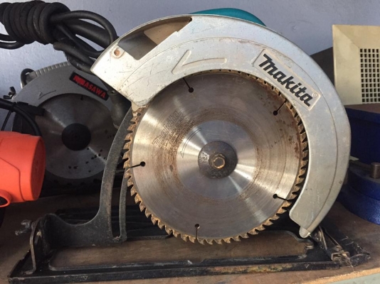 ขายเลื่อยวงเดือน 9&quot; MAKITA N5900B มือสองสภาพสวยครับ