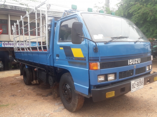 ISUZU NPR 110แรง พวงมาลัยพาวเวอร์ ยกหัวได้ ดาวน์98,000บาท ออกรถได้เลย ไม่เช็คเครดิตบูโร พร้อมลุยงานไ