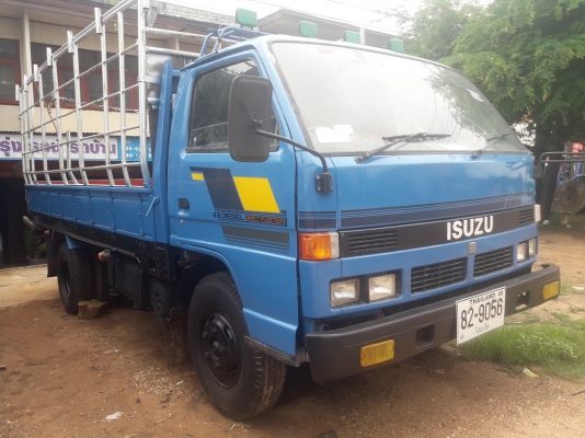 ISUZU NPR 110แรง พวงมาลัยพาวเวอร์ ยกหัวได้ ดาวน์98,000บาท ออกรถได้เลย ไม่เช็คเครดิตบูโร พร้อมลุยงานไ
