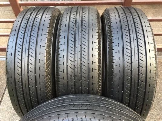 ยาง Bridgestone 205 70 15 ปี17 ดอกเต็ม ไม่มีปะ ใช้ยาว ราคาไม่แพง
