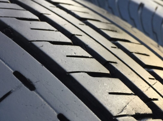 ยาง Bridgestone 205 70 15 ปี17 ดอกเต็ม ไม่มีปะ ใช้ยาว ราคาไม่แพง
