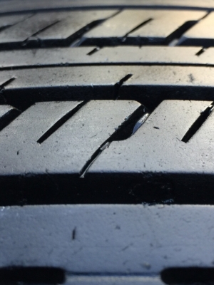 ยาง Bridgestone 205 70 15 ปี17 ดอกเต็ม ไม่มีปะ ใช้ยาว ราคาไม่แพง