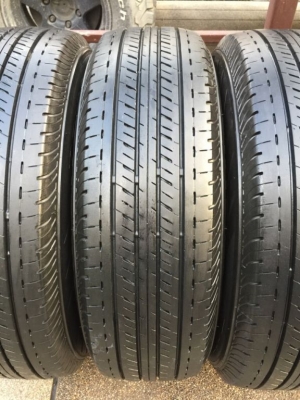 ยาง Bridgestone 205 70 15 ปี17 ดอกเต็ม ไม่มีปะ ใช้ยาว ราคาไม่แพง