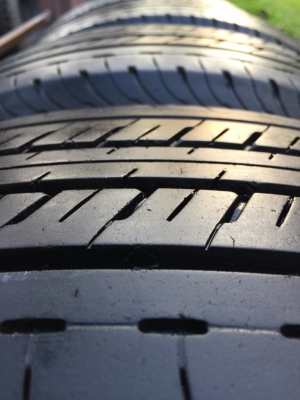 ยาง Bridgestone 205 70 15 ปี17 ดอกเต็ม ไม่มีปะ ใช้ยาว ราคาไม่แพง