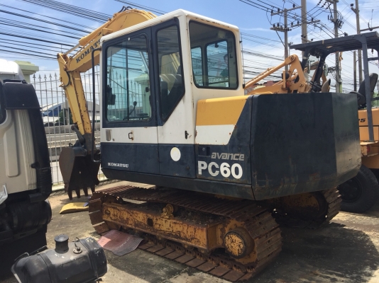 ขายรถแบคโฮ KOMATSU รุ่น PC60 สภาพสวยพร้อมใช้งานราคาดีๆ