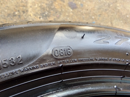 ขายยาง Pirelli 275/40R19 ปี 16