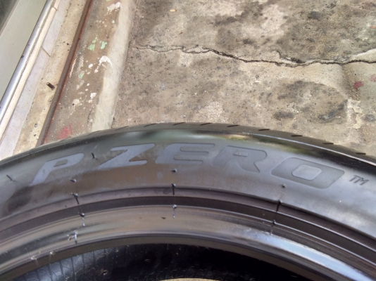 ขายยาง Pirelli 275/40R19 ปี 16