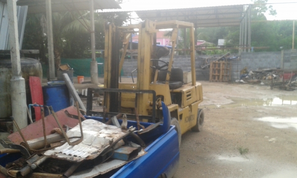 รถโฟคลิฟ komathu 2ตัน