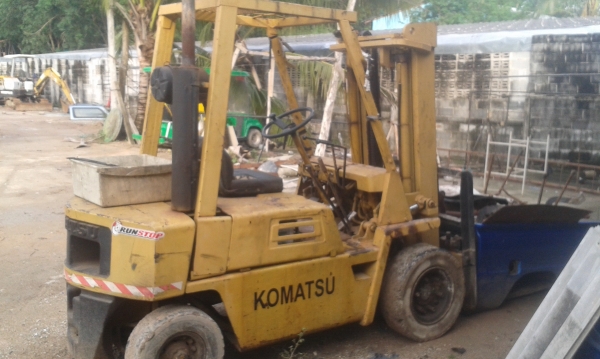 รถโฟคลิฟ komathu 2ตัน