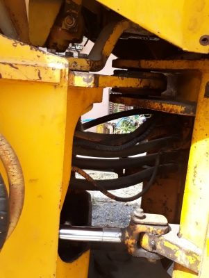 รถตักล้อยาง WA300-1 6สูบ  รหัสเครื่องS6D105  155แรงม้า  ขนาดปุ้งกี๋2.5-2.8ตัน