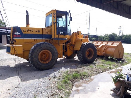 รถตักล้อยาง WA300-1 6สูบ  รหัสเครื่องS6D105  155แรงม้า  ขนาดปุ้งกี๋2.5-2.8ตัน