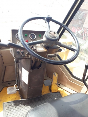 รถตักล้อยาง WA300-1 6สูบ  รหัสเครื่องS6D105  155แรงม้า  ขนาดปุ้งกี๋2.5-2.8ตัน