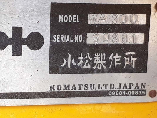 รถตักล้อยาง WA300-1 6สูบ  รหัสเครื่องS6D105  155แรงม้า  ขนาดปุ้งกี๋2.5-2.8ตัน