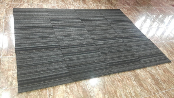 ขายพรมปูพื้นหนา2ช.ม กว้าง50ช.ม ยาว50ช.ม ของใหม่ครับขายแผ่นล่ะ10บาท 4แผ่นต่อ1ตารางเมตรมี2000กว่าแผ่นครับ