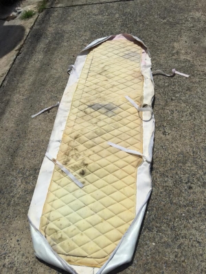 ที่หุ้มเบาะหลังเดก้ายุ่นๆสีขาวมุขมีตำหนิตามภาพไม่เป็นอุปสรรคต่อการนั่งราคา 1,200 สนใจ 063-190-3017