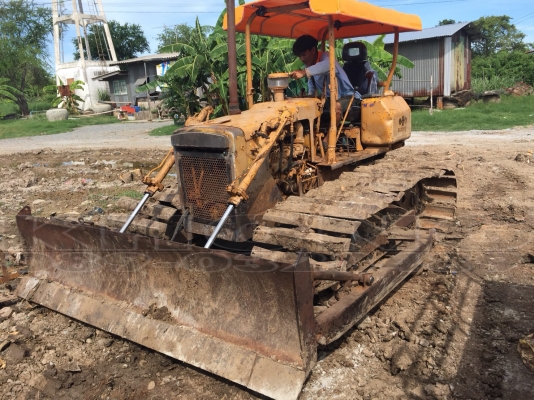 ขายด่วน  komatsu D2/3 ใบดันสไลด์ เฟรมสวย เครืองนิ่ม รถพร้อมใช้ ขาย 135000 บาท
