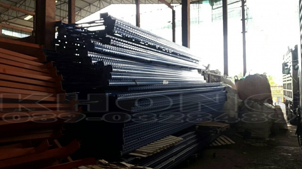 ขายด่วน  เชลวางของในห้าง สูง 6 เมตร พร้อมอุปกรณ์ ใช้ประกอบ วางสินค้าตามในห้าง สภาพพร้อมใช้งาน ขาย กิโลละ25บาท