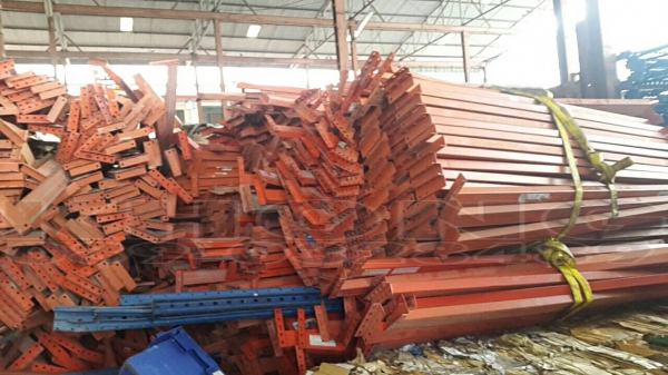 ขายด่วน  เชลวางของในห้าง สูง 6 เมตร พร้อมอุปกรณ์ ใช้ประกอบ วางสินค้าตามในห้าง สภาพพร้อมใช้งาน ขาย กิโลละ25บาท