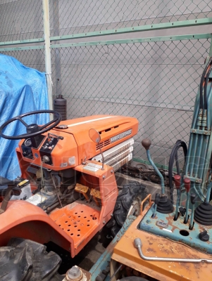 ขายด่วน รถไถ คูโบต้า b1400 ขับ4ล้อ มีชุดตีดินพร้อม รถสวยซื้อมาไม่ได้ใช้ ขาย 95000 บาท