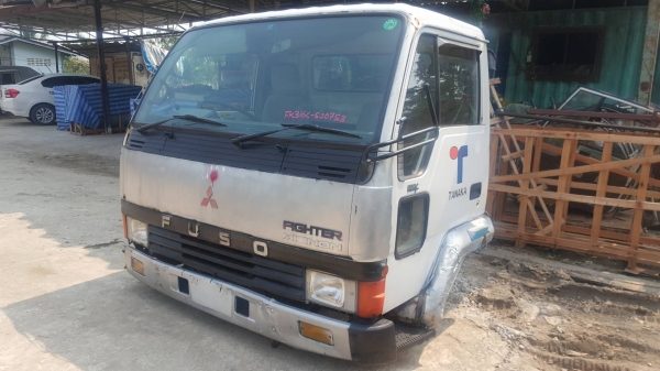 ขายหัวเก๋ง 6 ล้อกลาง MITSUBISHI สามรถใส่ ISUZU หรือ NISSANก็ได้สภาพสวย/มีแหนบ มีประปุกล่างติดมาด้วยขายถูกๆ