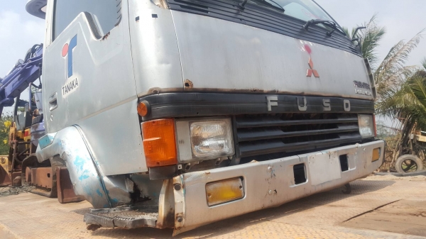 ขายหัวเก๋ง 6 ล้อกลาง MITSUBISHI สามรถใส่ ISUZU หรือ NISSANก็ได้สภาพสวย/มีแหนบ มีประปุกล่างติดมาด้วยขายถูกๆ