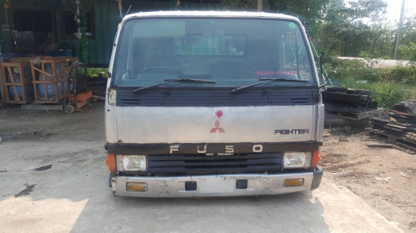 ขายหัวเก๋ง 6 ล้อกลาง MITSUBISHI สามรถใส่ ISUZU หรือ NISSANก็ได้สภาพสวย/มีแหนบ มีประปุกล่างติดมาด้วยขายถูกๆ