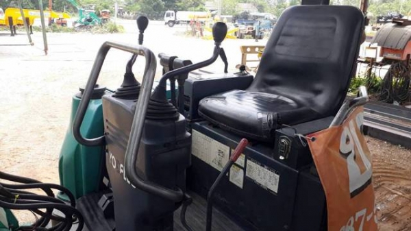 รถขุด KOBELCO 20 SR เครื่อง Yanmar.3TN 3 สูบ สภาพดี รถขุด KOBELCO 20 SR เครื่อง Yanmar.3TN 3 สูบ สภาพดี