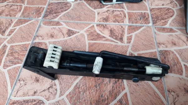 แม่แรงติดรถ BMW 5 Series E39