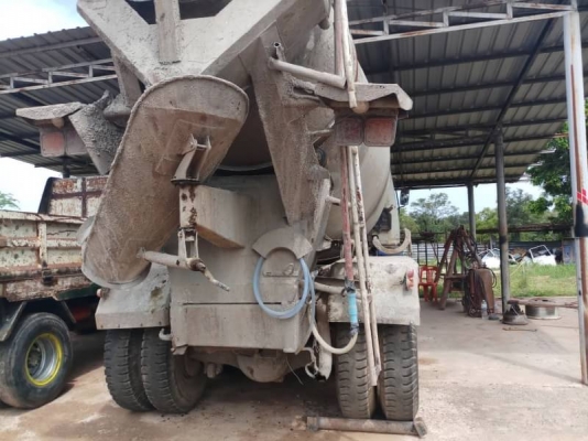 KOBELCO SK 200-3 กับ รถโม่ HINO  ZM