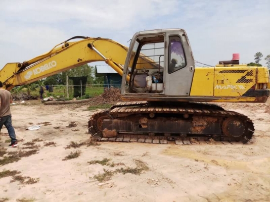 KOBELCO SK 200-3 กับ รถโม่ HINO  ZM