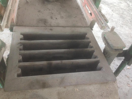 ขายเครื่องอัดอิฐบล็อคไฮดรอลิคแบบ4ก้อน