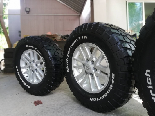 กรุณากรอกรายละเอีขายยางแถมแม็ก BF MT/KM2 285 70 17 ปี 14 ทั้ง 4 เส้น ลงพื้น ปี 16 สดมากเพิ่งถอดเมื่อวาน กรุณากรอกรายละเอีขายยางแถมแม็ก BF MT/KM2 285 70 17 ปี 14 ทั้ง 4 เส้น ลงพื้น ปี 16 สดมากเพิ่งถอดเมื่อวาน