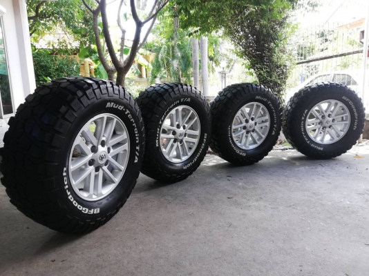 กรุณากรอกรายละเอีขายยางแถมแม็ก BF MT/KM2 285 70 17 ปี 14 ทั้ง 4 เส้น ลงพื้น ปี 16 สดมากเพิ่งถอดเมื่อวาน กรุณากรอกรายละเอีขายยางแถมแม็ก BF MT/KM2 285 70 17 ปี 14 ทั้ง 4 เส้น ลงพื้น ปี 16 สดมากเพิ่งถอดเมื่อวาน