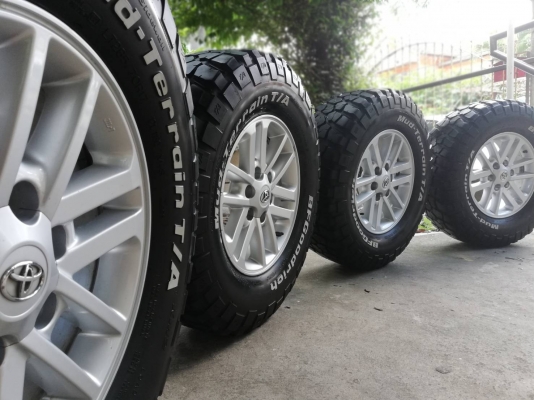 กรุณากรอกรายละเอีขายยางแถมแม็ก BF MT/KM2  285 70 17 ปี 14 ทั้ง 4 เส้น ลงพื้น ปี 16 สดมากเพิ่งถอดเมื่อวาน