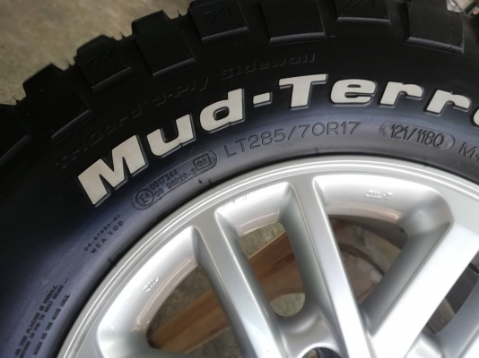 กรุณากรอกรายละเอีขายยางแถมแม็ก BF MT/KM2 285 70 17 ปี 14 ทั้ง 4 เส้น ลงพื้น ปี 16 สดมากเพิ่งถอดเมื่อวาน กรุณากรอกรายละเอีขายยางแถมแม็ก BF MT/KM2 285 70 17 ปี 14 ทั้ง 4 เส้น ลงพื้น ปี 16 สดมากเพิ่งถอดเมื่อวาน