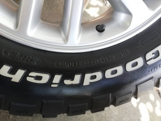 กรุณากรอกรายละเอีขายยางแถมแม็ก BF MT/KM2 285 70 17 ปี 14 ทั้ง 4 เส้น ลงพื้น ปี 16 สดมากเพิ่งถอดเมื่อวาน กรุณากรอกรายละเอีขายยางแถมแม็ก BF MT/KM2 285 70 17 ปี 14 ทั้ง 4 เส้น ลงพื้น ปี 16 สดมากเพิ่งถอดเมื่อวาน