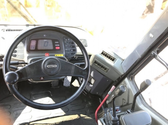 ขายรถตักล้อยาง KOMATSU WA400-3 รถนอกนำเข้าเองจากญี่ปุ่น สภาพสวยพร้อมใช้งาน มีVDOการทำงานครับ ขายรถตักล้อยาง KOMATSU WA400-3 รถนอกนำเข้าเองจากญี่ปุ่น สภาพสวยพร้อมใช้งาน มีVDOการทำงานครับ