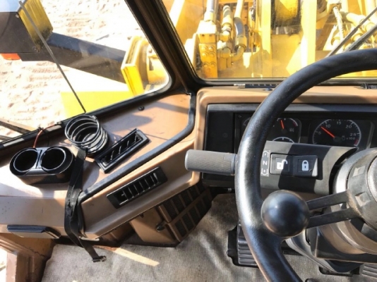 ขายรถตักล้อยาง CAT 950F มีใบมีดดัน รถนอกนำเข้าเองจากญี่ปุ่น สภาพสวยพร้อมใช้ มีVDOการทำงานครับ ขายรถตักล้อยาง CAT 950F มีใบมีดดัน รถนอกนำเข้าเองจากญี่ปุ่น สภาพสวยพร้อมใช้ มีVDOการทำงานครับ