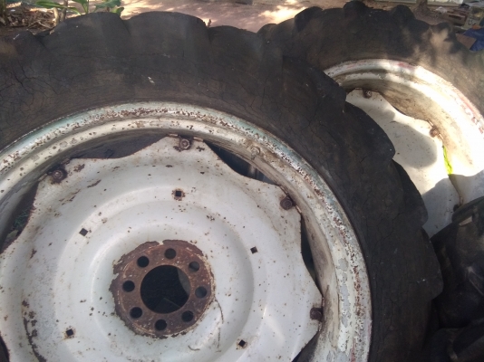 ขายยางรถไถยกชุดติดต่อ0971565196