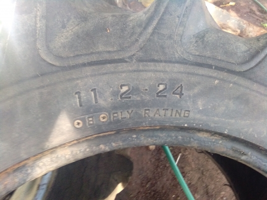 ขายยางรถไถยกชุดติดต่อ0971565196