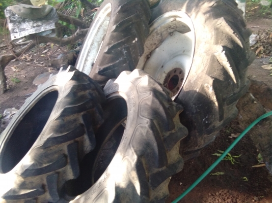 ขายยางรถไถยกชุดติดต่อ0971565196